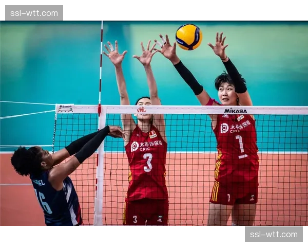 “慈善赛：威尔逊队vs斯图尔特队，斯图尔特砍下28分率队取胜”